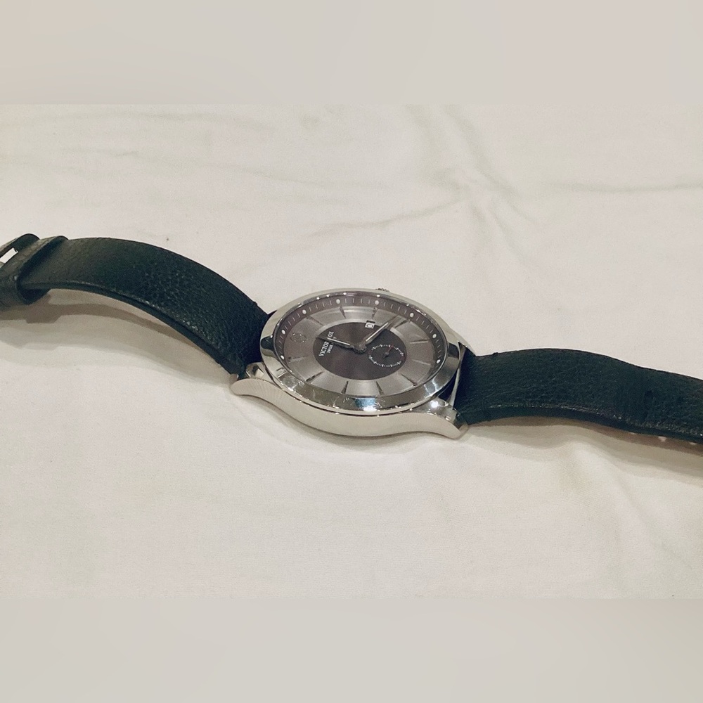 VICTORINOX Alliance 241765 Silver Quartz Stainless New Battery 44mm Men's Watch - Picture 10 of 16